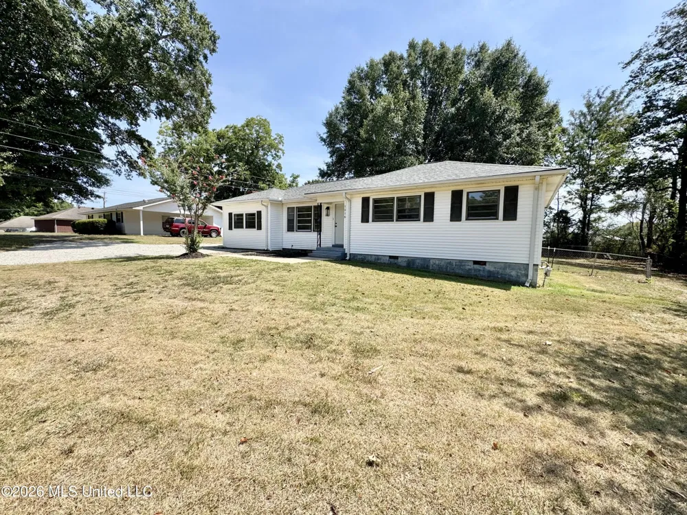 1216 W Main Street Senatobia, MS 38668