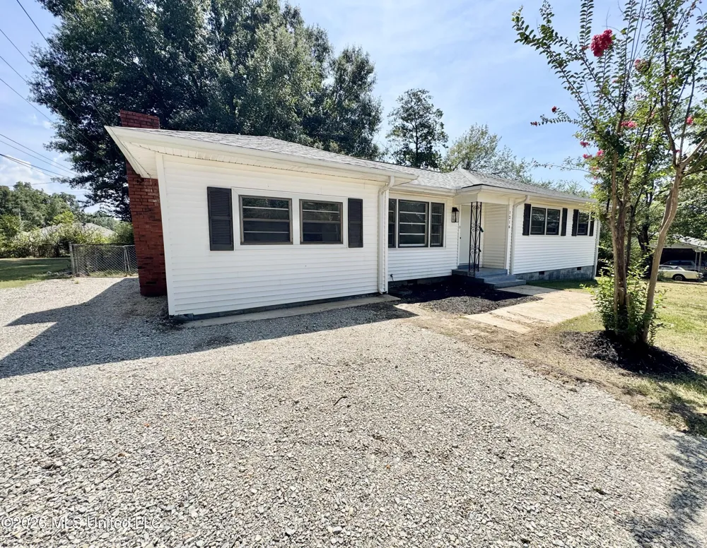 1216 W Main Street Senatobia, MS 38668