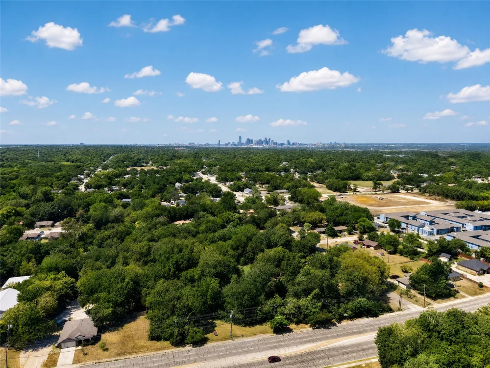 2633 E Ledbetter Drive Dallas, TX 75216