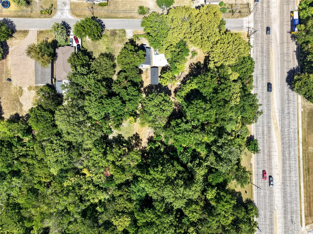 2633 E Ledbetter Drive Dallas, TX 75216