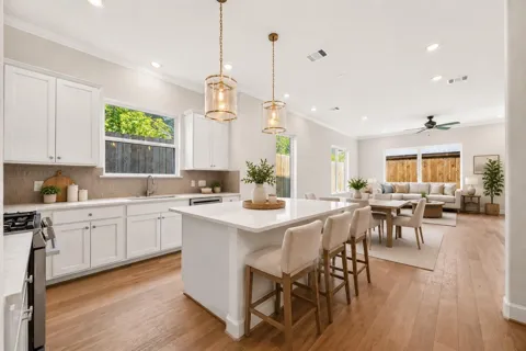 1530 W 34th Street