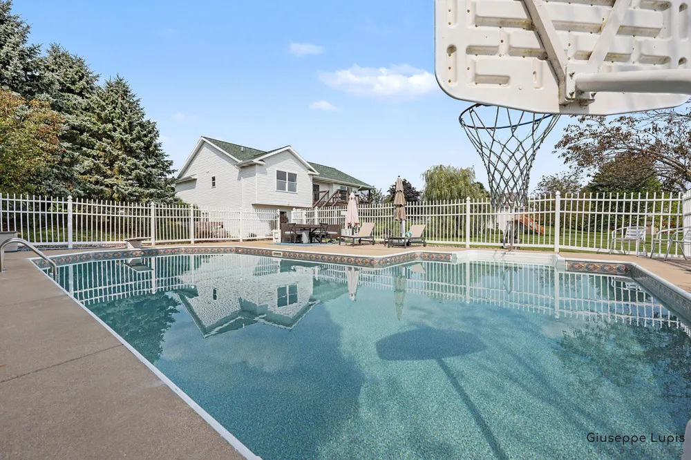 5870 Terrace Ridge Drive NE Rockford, MI 49341