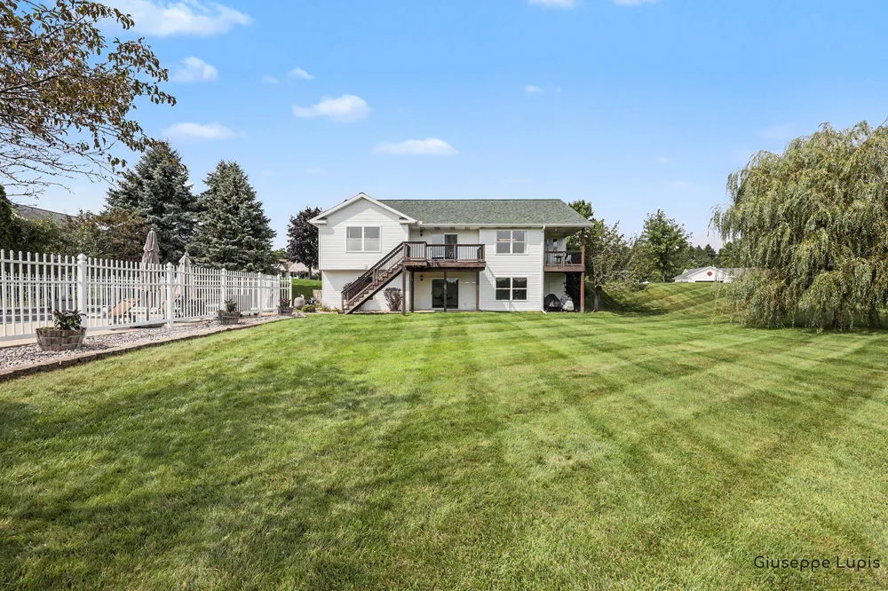 5870 Terrace Ridge Drive NE Rockford, MI 49341