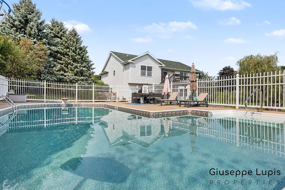 5870 Terrace Ridge Drive NE Rockford, MI 49341