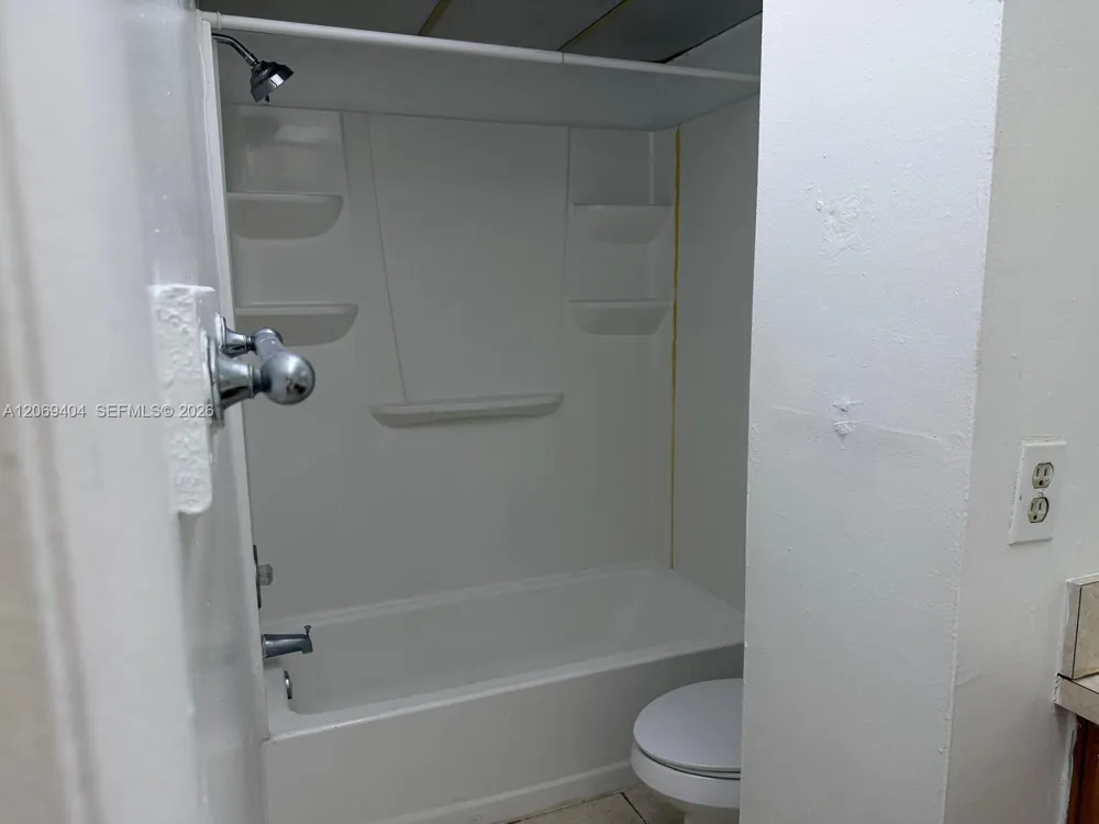 2800 NW 56th Ave #E206 Lauderhill, FL 33313