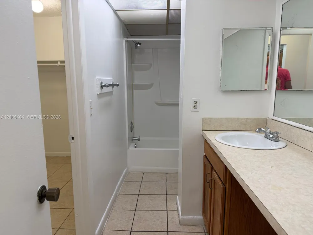 2800 NW 56th Ave #E206 Lauderhill, FL 33313