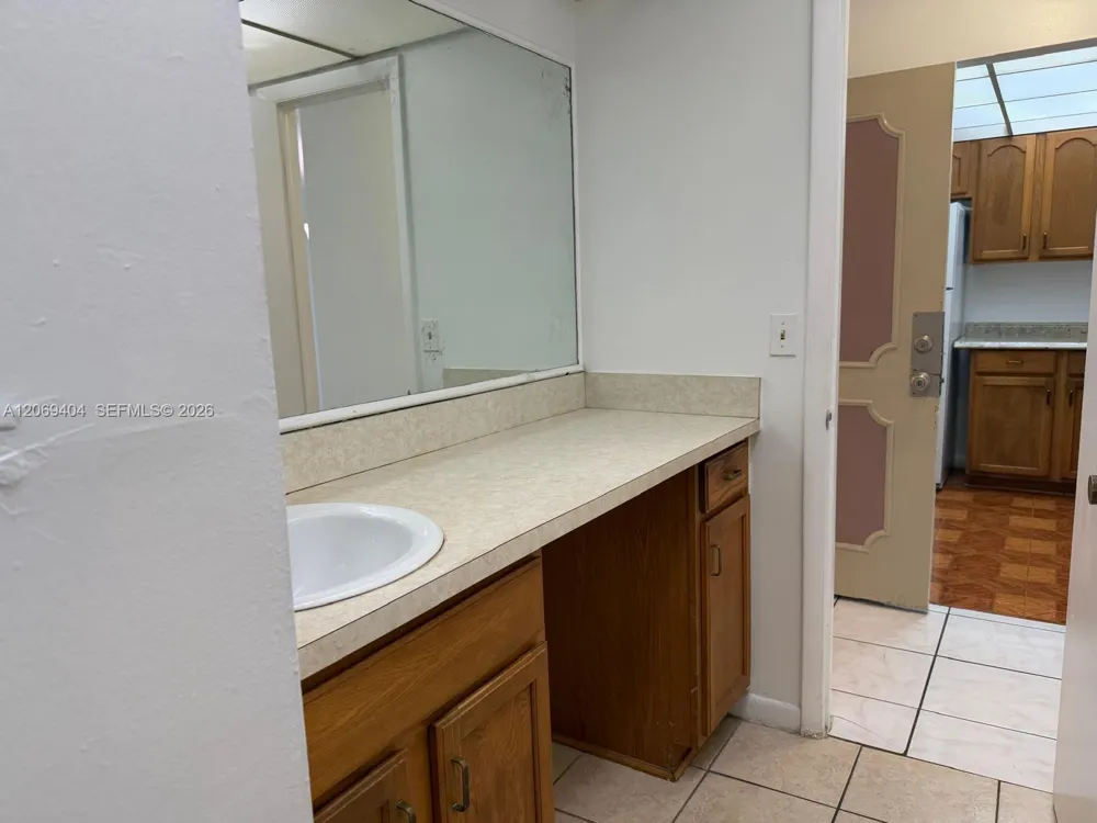 2800 NW 56th Ave #E206 Lauderhill, FL 33313