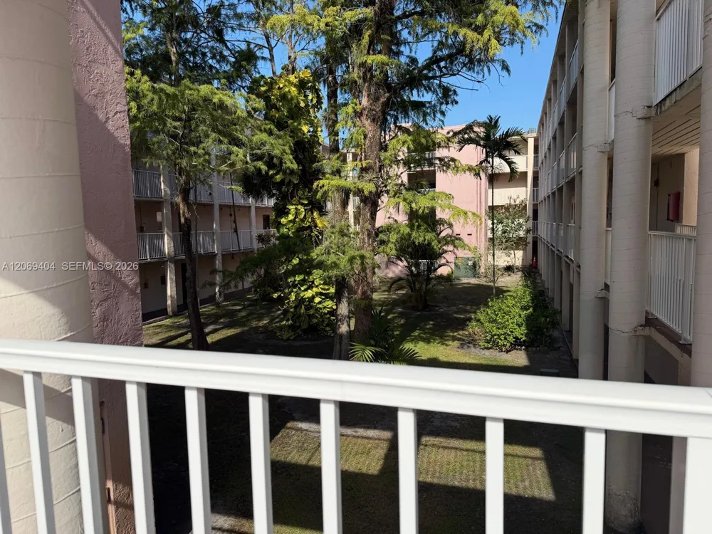 2800 NW 56th Ave #E206 Lauderhill, FL 33313