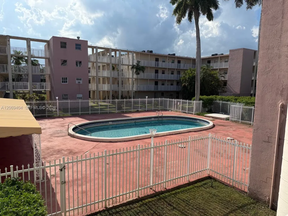 2800 NW 56th Ave #E206 Lauderhill, FL 33313