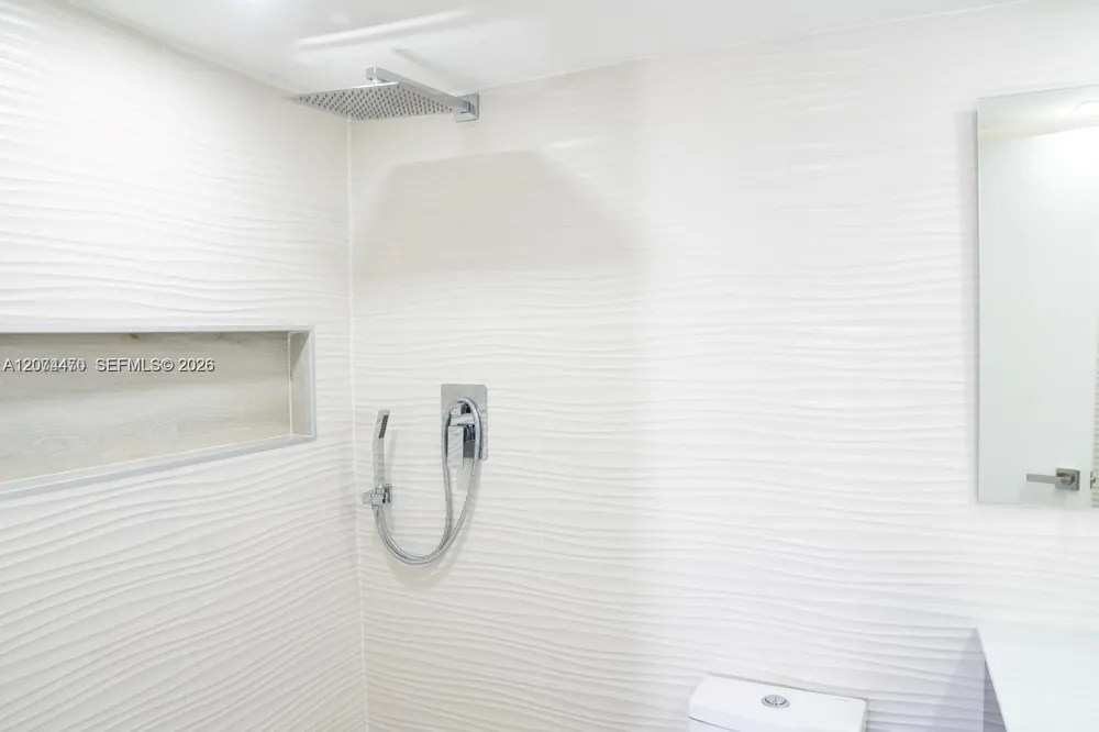 220 SW 9th Ave #306 Hallandale Beach, FL 33009