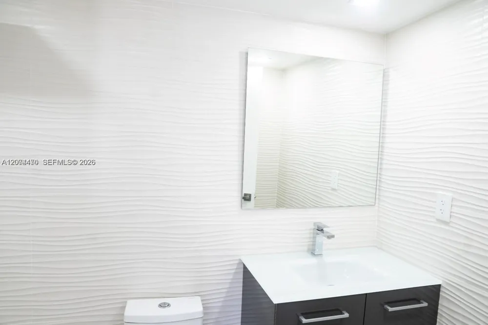 220 SW 9th Ave #306 Hallandale Beach, FL 33009