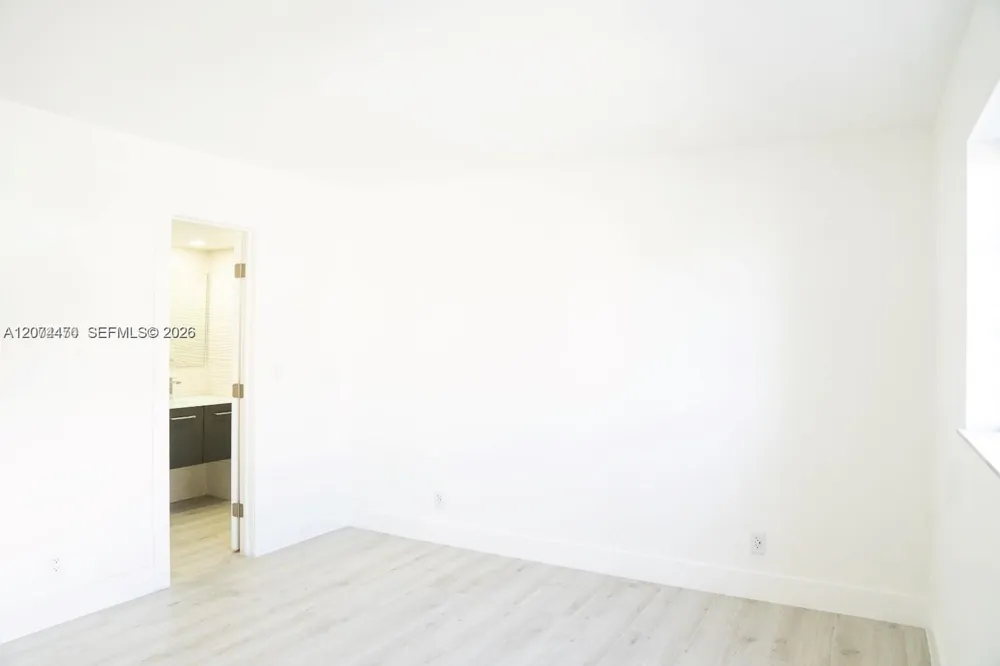 220 SW 9th Ave #306 Hallandale Beach, FL 33009