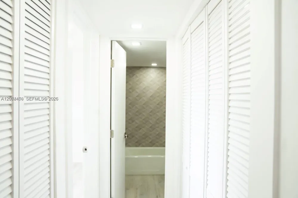 220 SW 9th Ave #306 Hallandale Beach, FL 33009