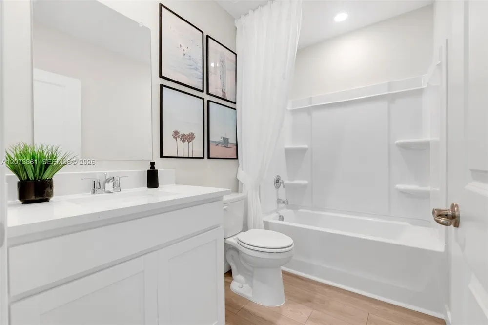 9082 Venetian Sq Vero Beach, FL 32966