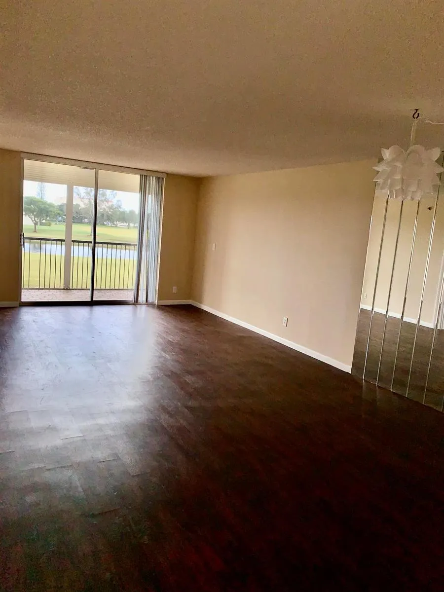 3100 W ROLLING HILLS CIRCLE #309 Davie, FL 33328