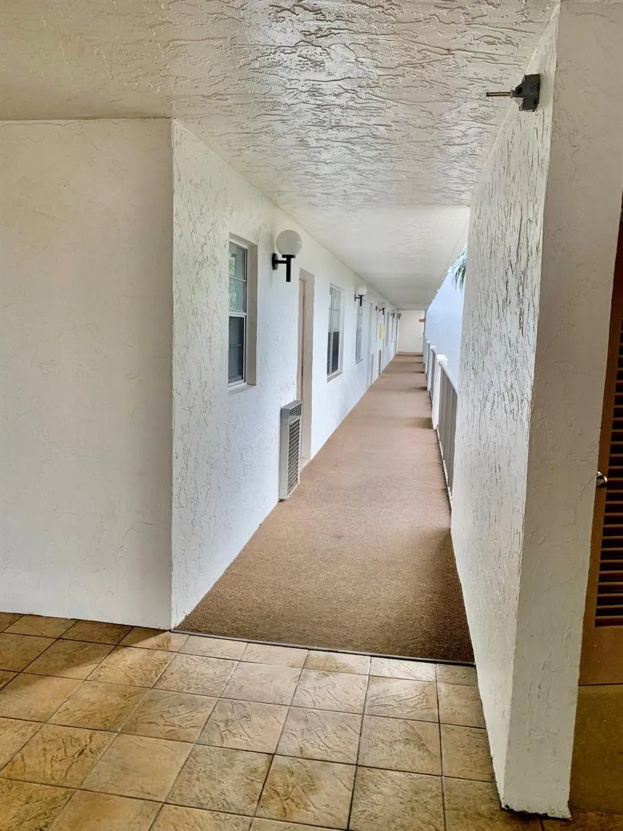 3100 W ROLLING HILLS CIRCLE #309 Davie, FL 33328