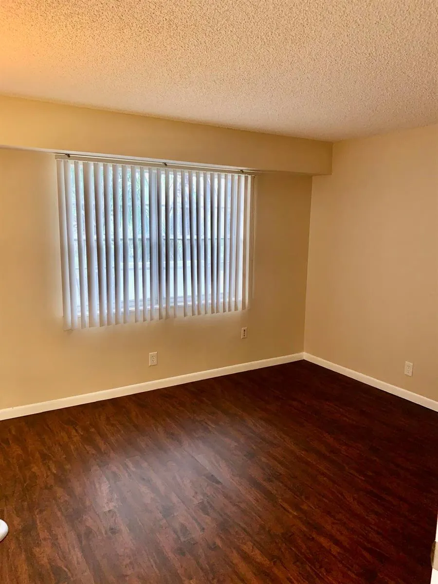 3100 W ROLLING HILLS CIRCLE #309 Davie, FL 33328