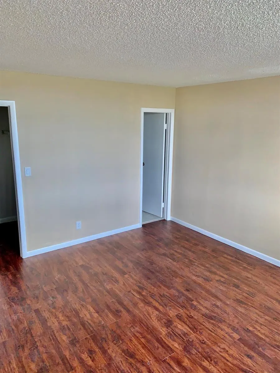 3100 W ROLLING HILLS CIRCLE #309 Davie, FL 33328