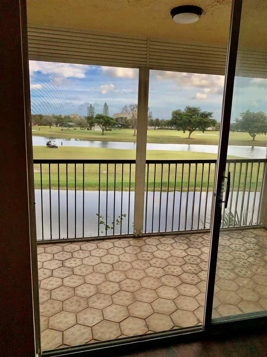 3100 W ROLLING HILLS CIRCLE #309 Davie, FL 33328