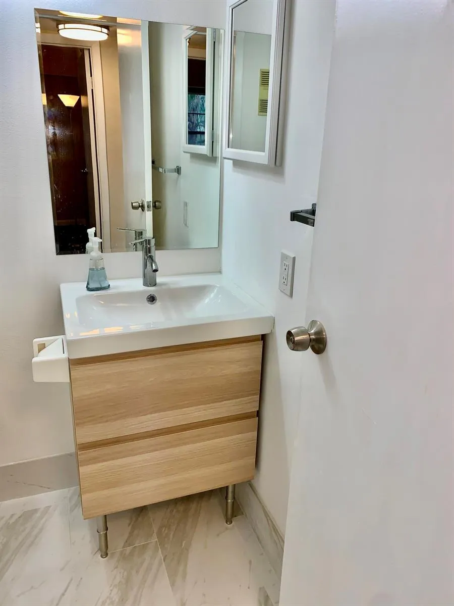 3100 W ROLLING HILLS CIRCLE #309 Davie, FL 33328