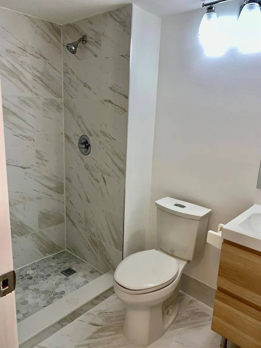 3100 W ROLLING HILLS CIRCLE #309 Davie, FL 33328