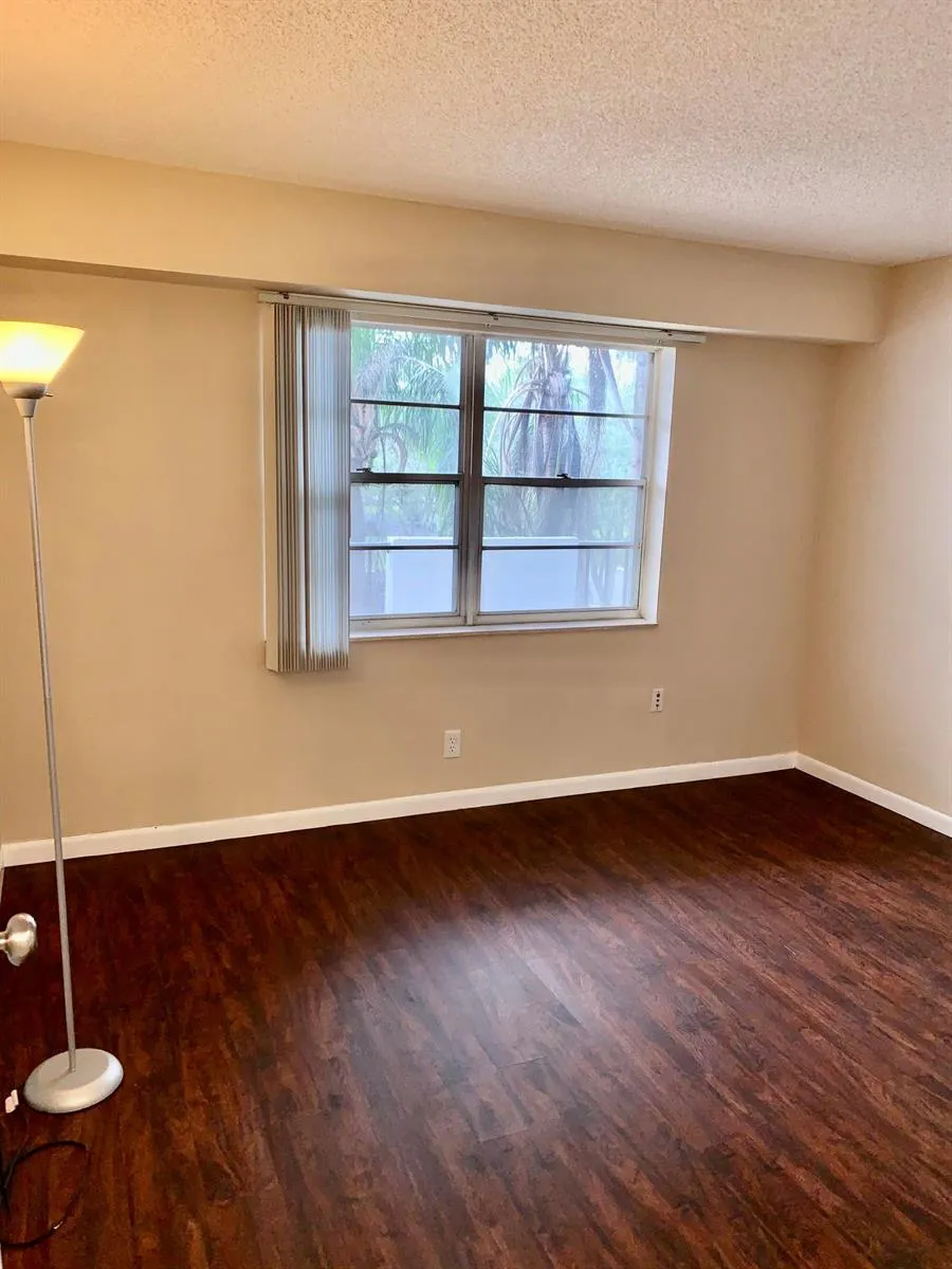 3100 W ROLLING HILLS CIRCLE #309 Davie, FL 33328