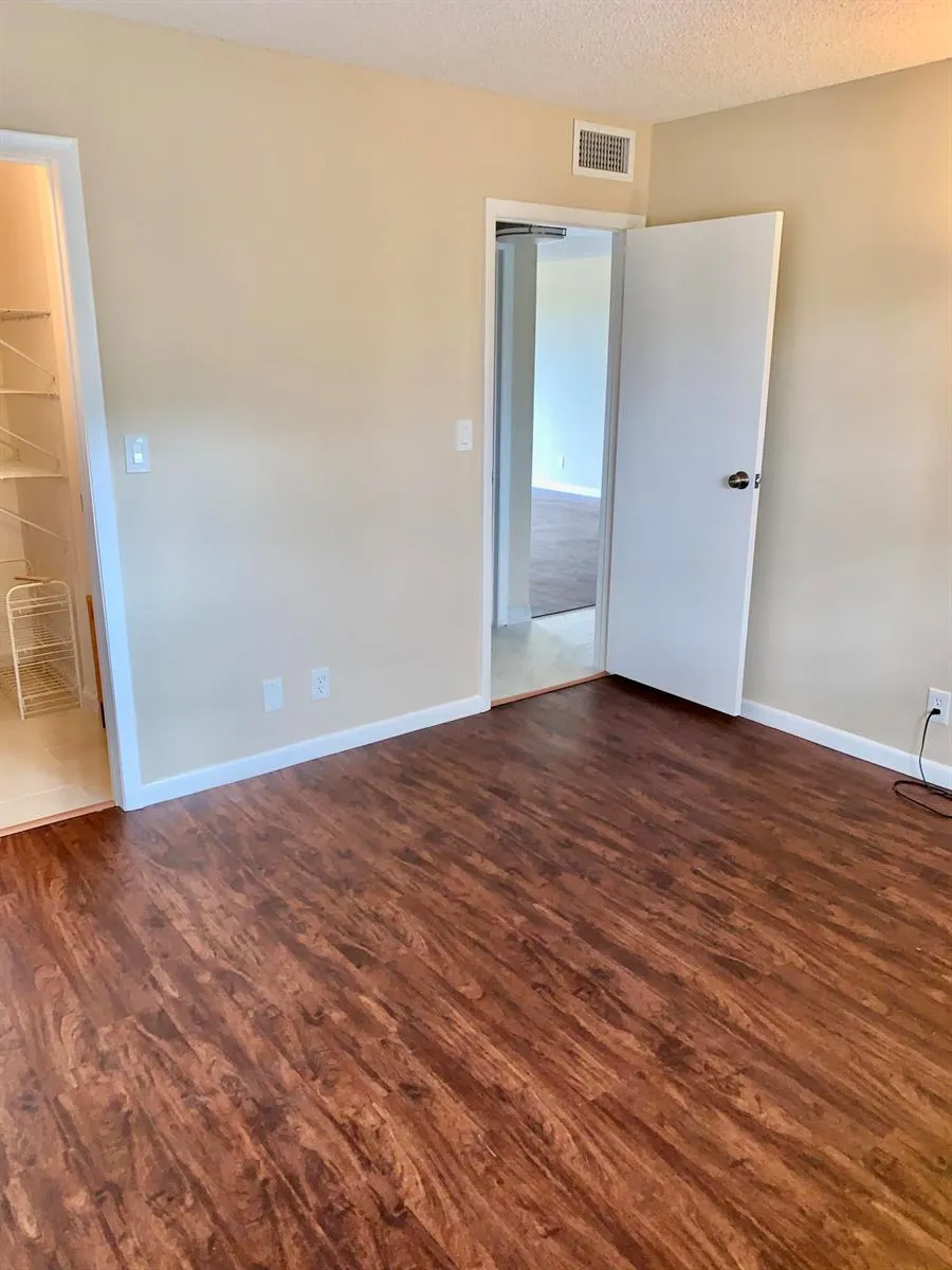 3100 W ROLLING HILLS CIRCLE #309 Davie, FL 33328