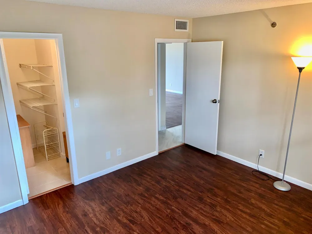 3100 W ROLLING HILLS CIRCLE #309 Davie, FL 33328