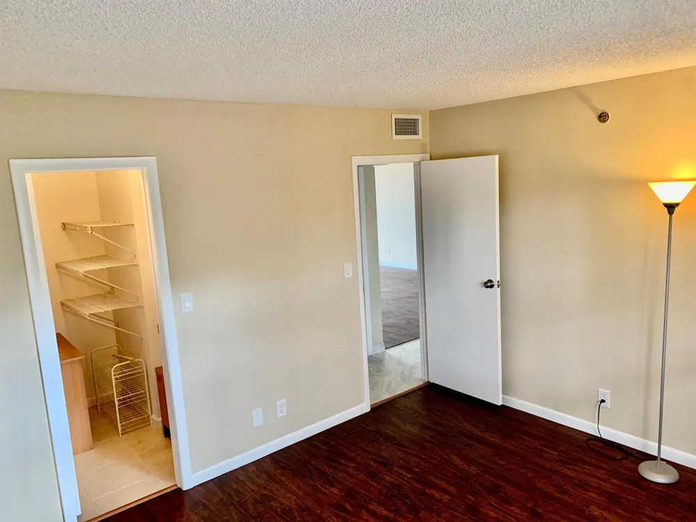 3100 W ROLLING HILLS CIRCLE #309 Davie, FL 33328