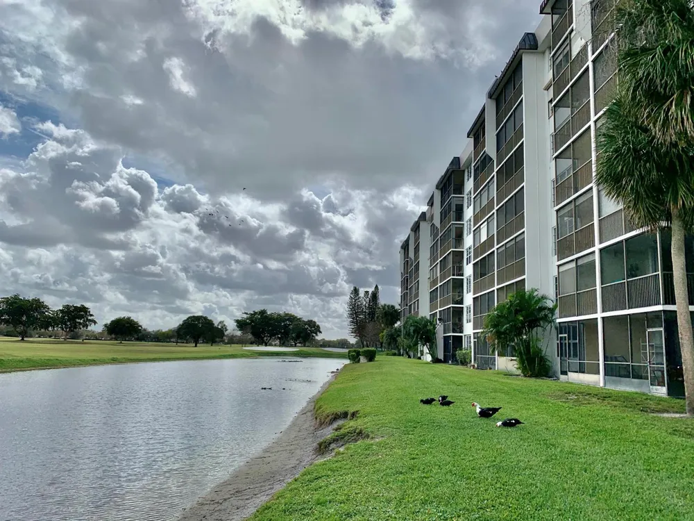 3100 W ROLLING HILLS CIRCLE #309 Davie, FL 33328
