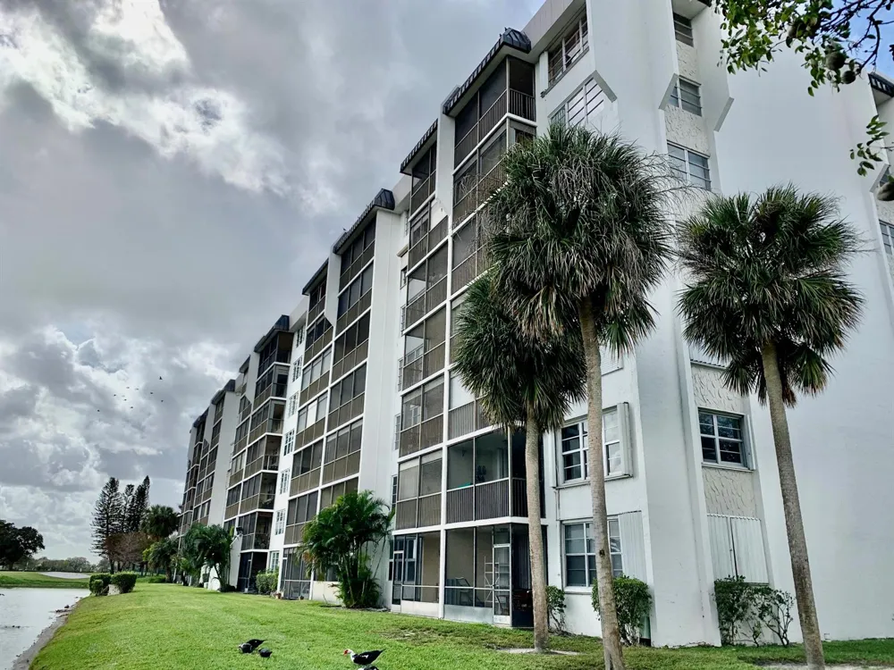 3100 W ROLLING HILLS CIRCLE #309 Davie, FL 33328