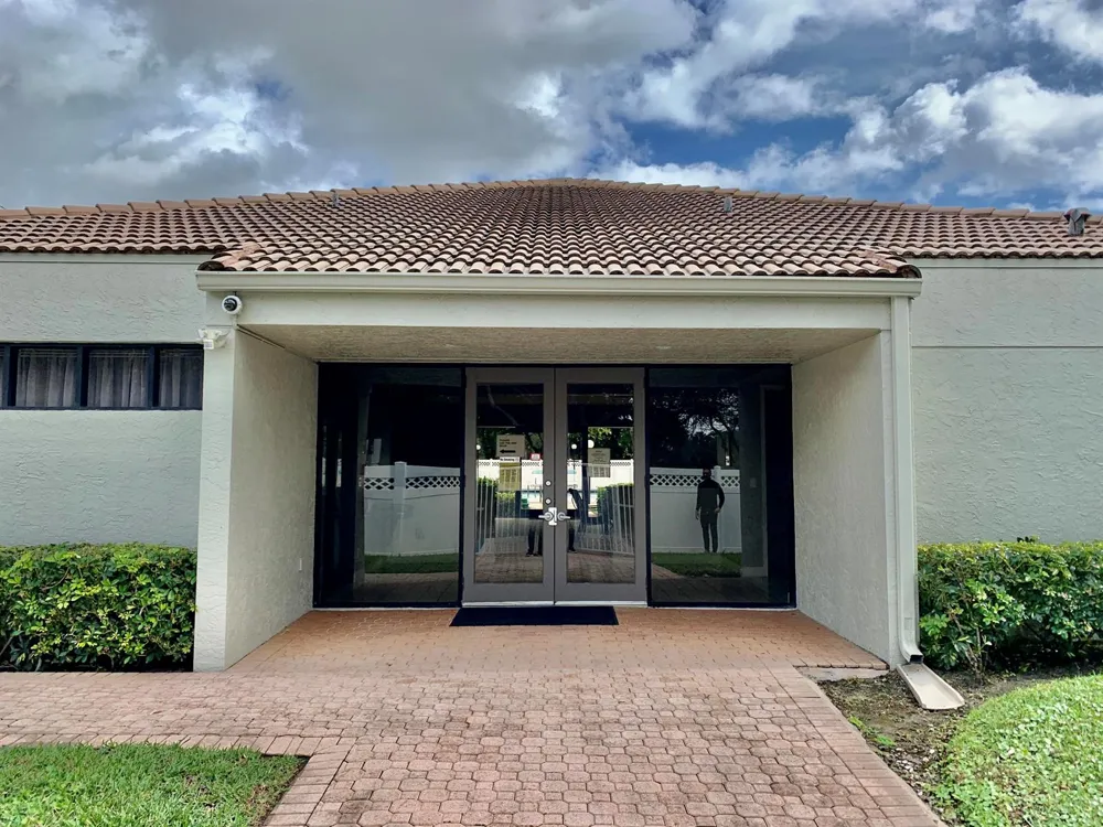 3100 W ROLLING HILLS CIRCLE #309 Davie, FL 33328