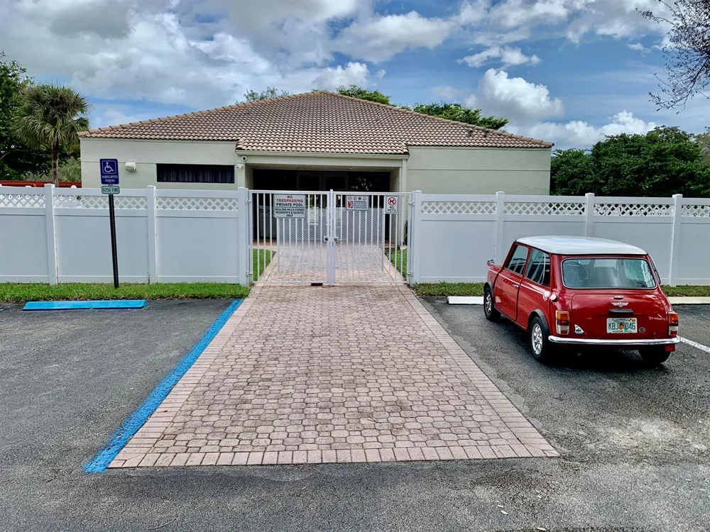3100 W ROLLING HILLS CIRCLE #309 Davie, FL 33328