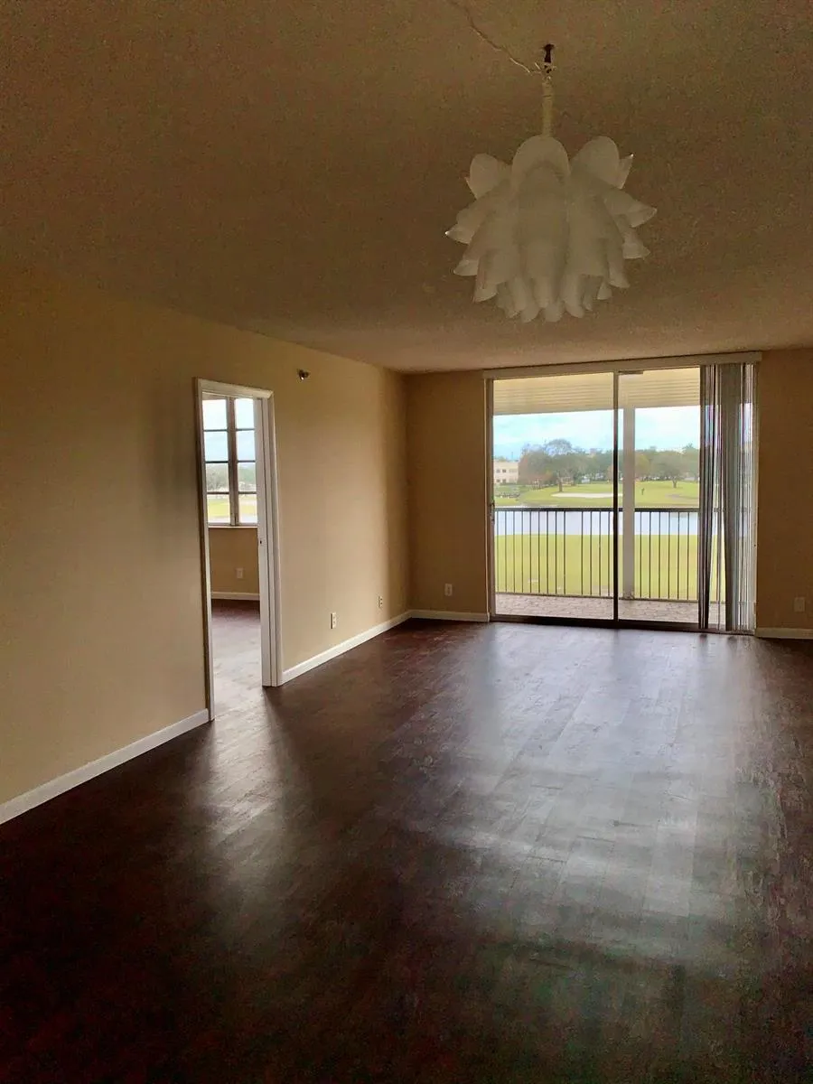 3100 W ROLLING HILLS CIRCLE #309 Davie, FL 33328