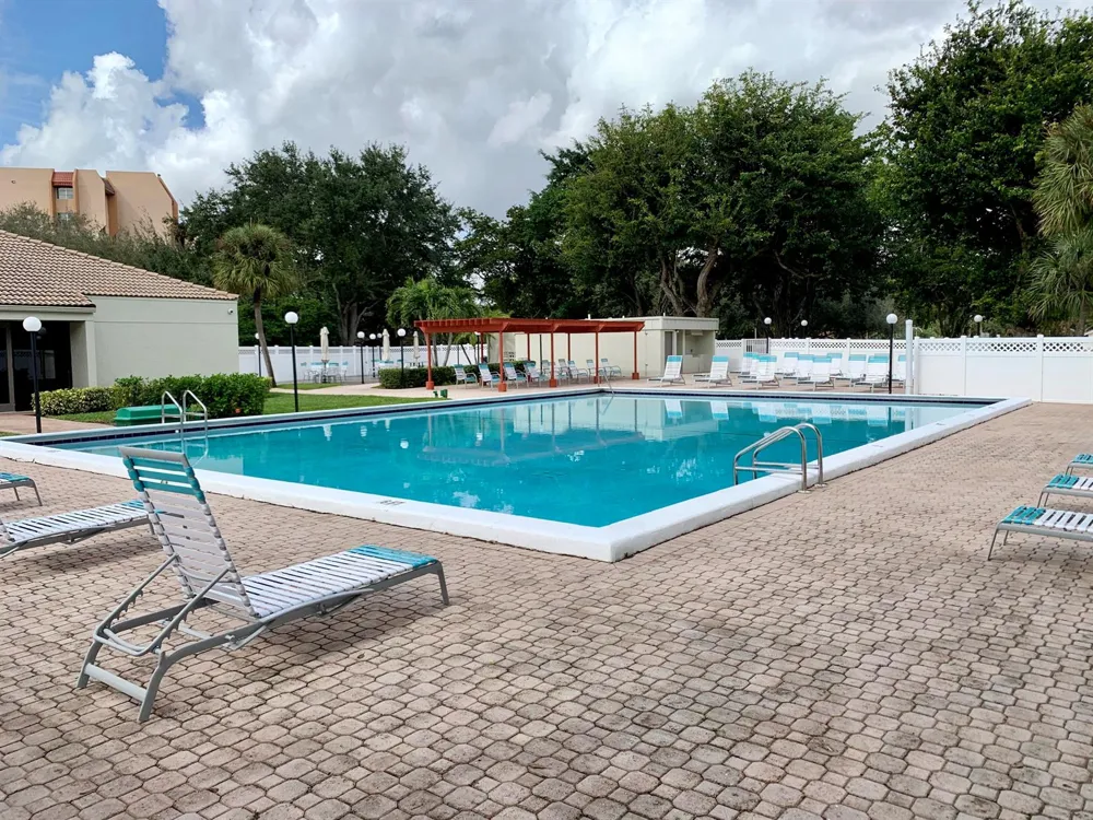 3100 W ROLLING HILLS CIRCLE #309 Davie, FL 33328
