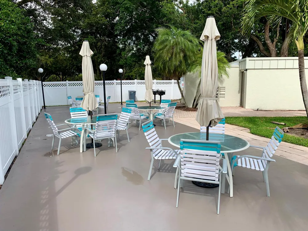 3100 W ROLLING HILLS CIRCLE #309 Davie, FL 33328