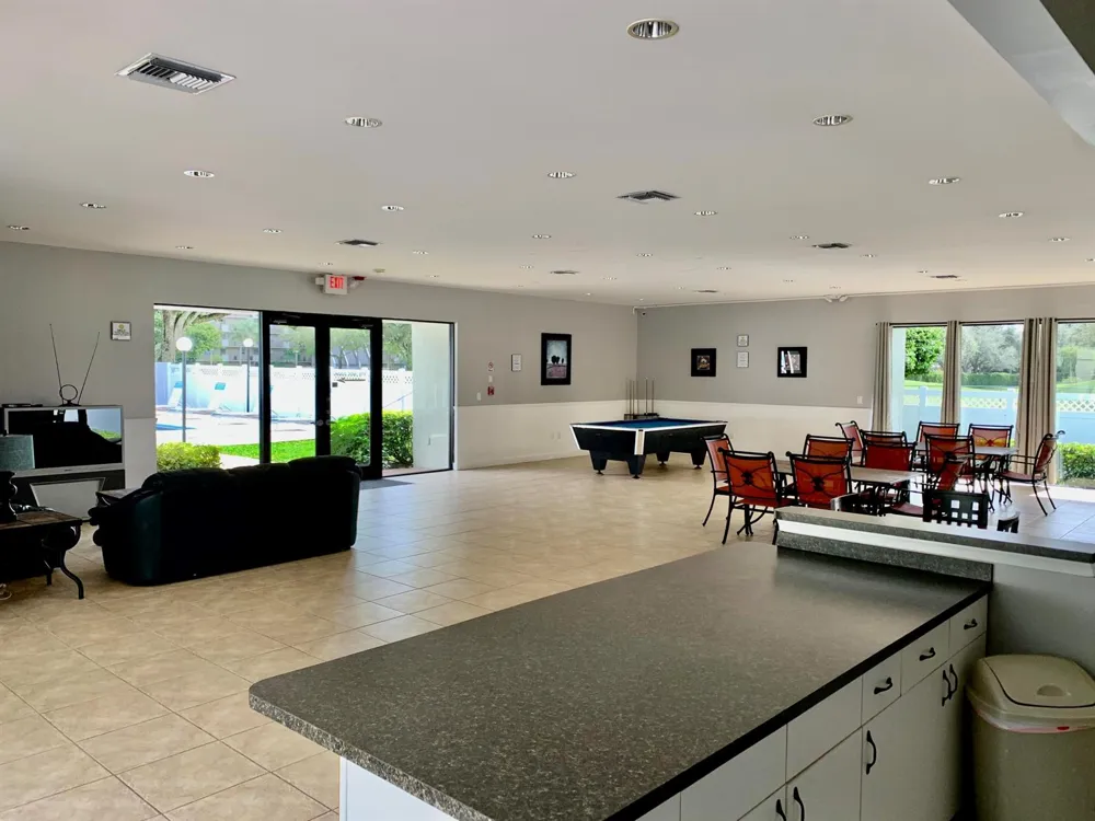 3100 W ROLLING HILLS CIRCLE #309 Davie, FL 33328