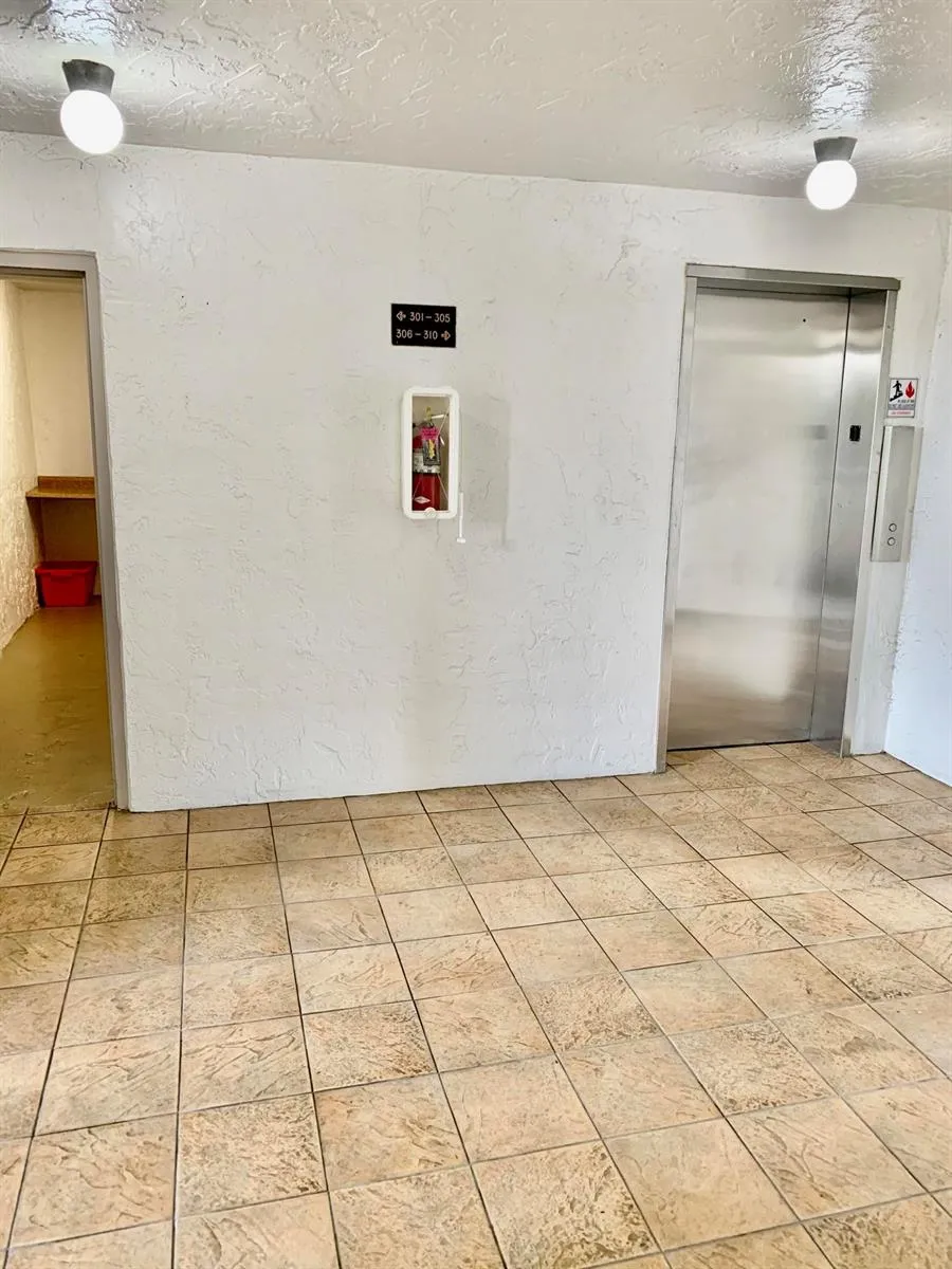 3100 W ROLLING HILLS CIRCLE #309 Davie, FL 33328