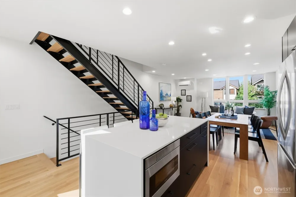 3648 B Greenwood Avenue Seattle, WA 98103