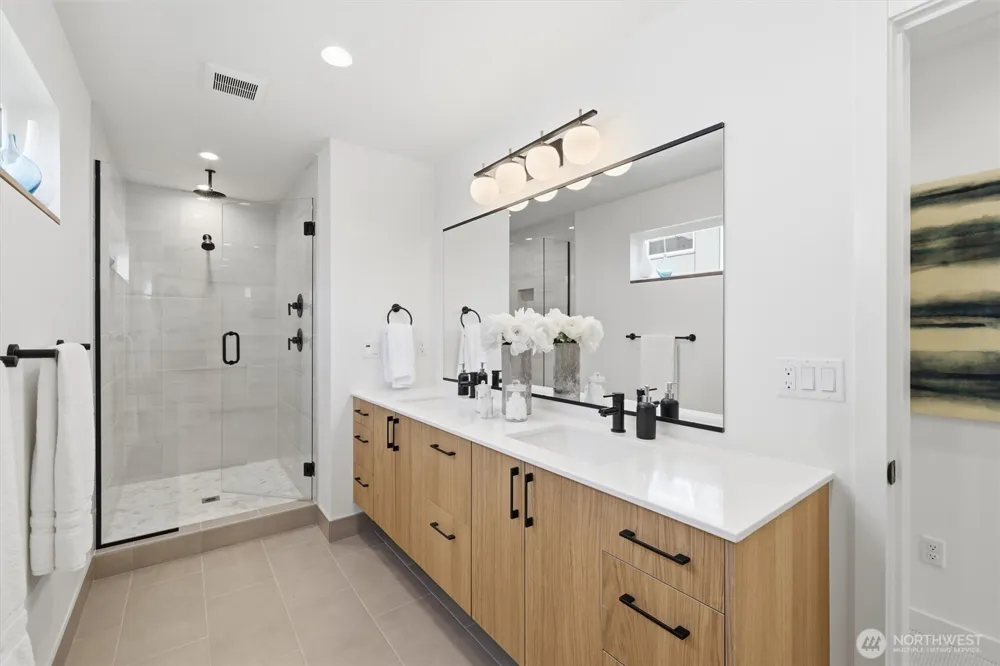 3648 B Greenwood Avenue Seattle, WA 98103