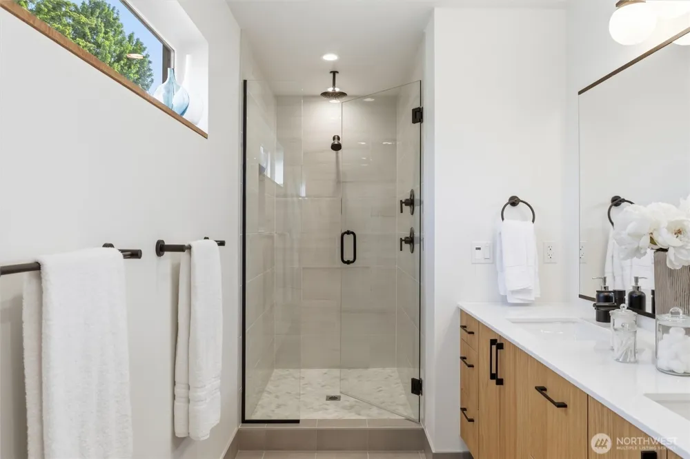3648 B Greenwood Avenue Seattle, WA 98103