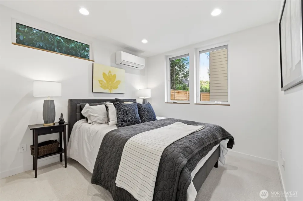 3648 B Greenwood Avenue Seattle, WA 98103