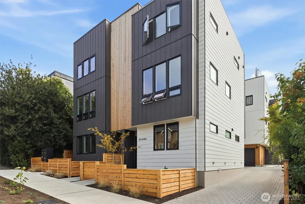 3648 B Greenwood Avenue Seattle, WA 98103