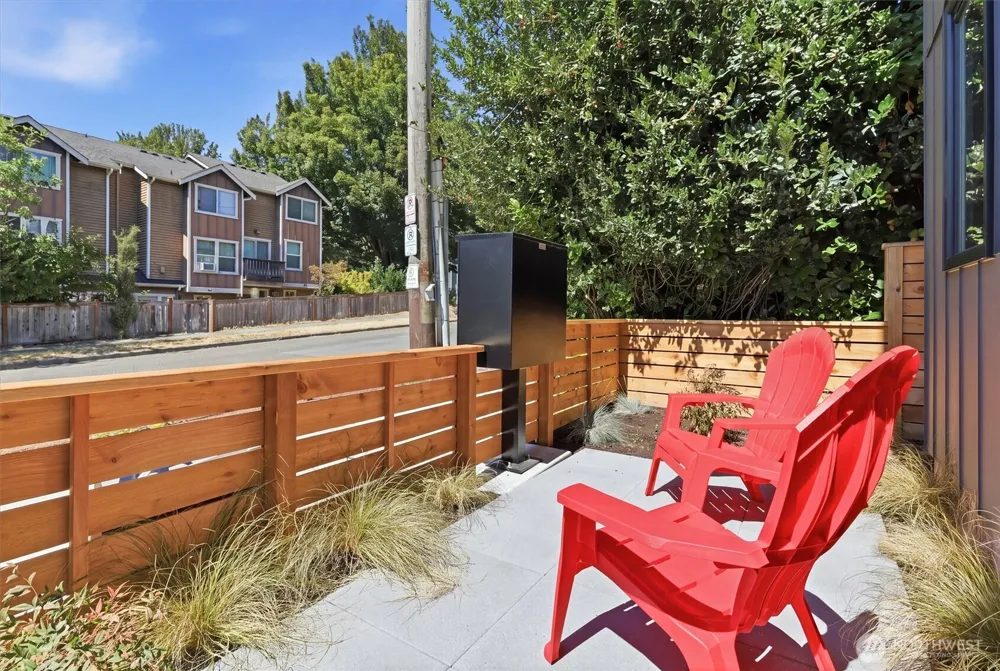 3648 B Greenwood Avenue Seattle, WA 98103