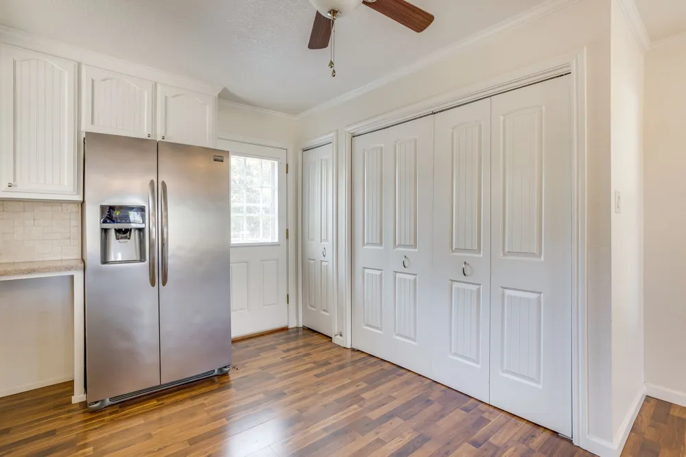 128 Tarrant Avenue Burleson, TX 76028