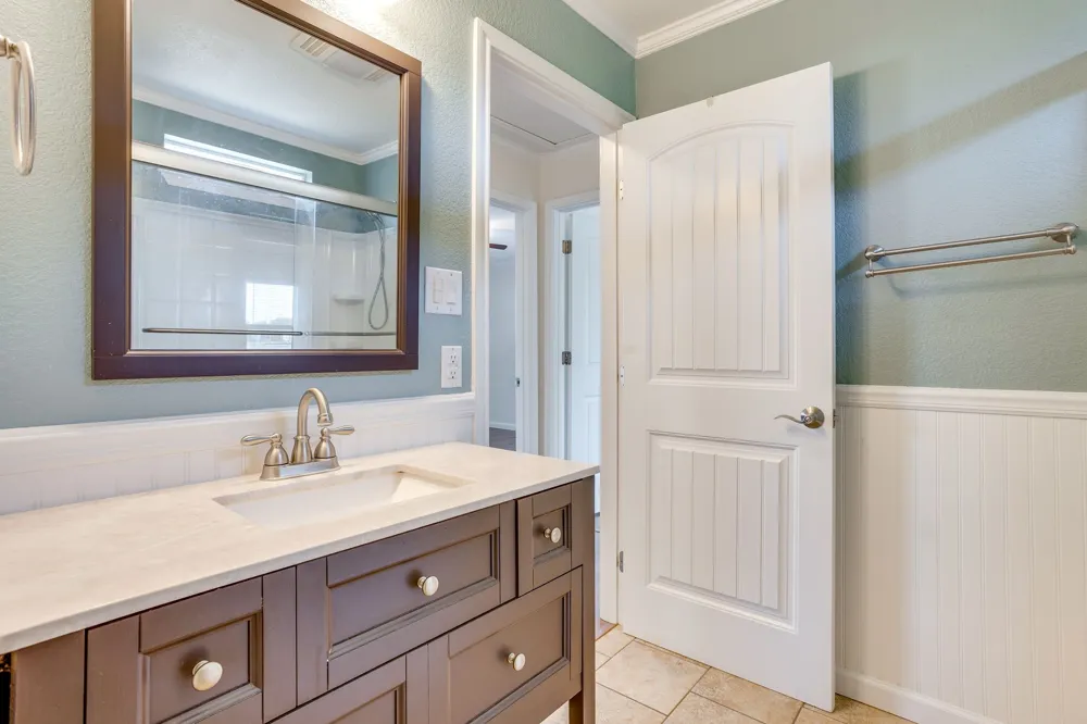 128 Tarrant Avenue Burleson, TX 76028