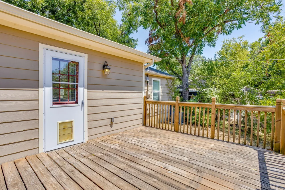 128 Tarrant Avenue Burleson, TX 76028