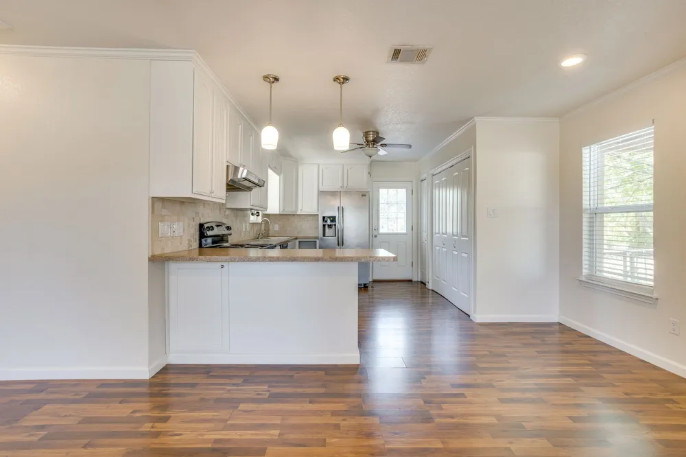 128 Tarrant Avenue Burleson, TX 76028