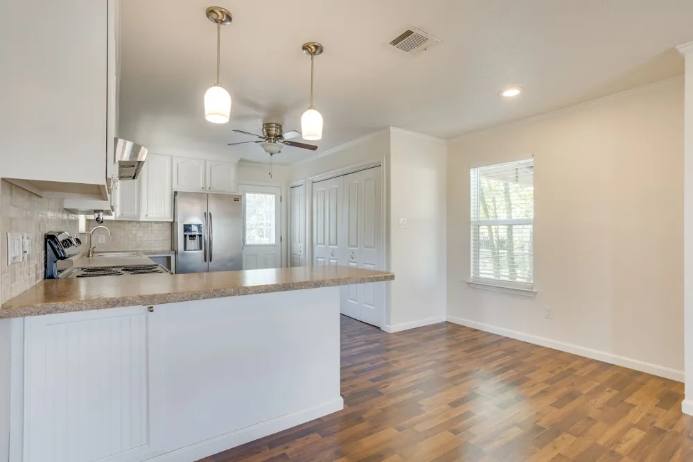 128 Tarrant Avenue Burleson, TX 76028