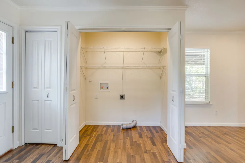 128 Tarrant Avenue Burleson, TX 76028
